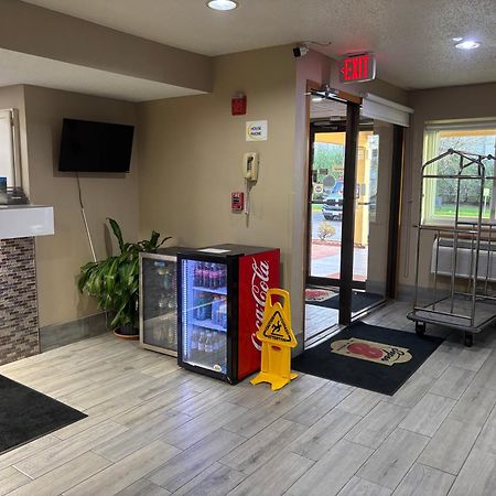 ซูเปอร์ 8 บาย วินด์แฮม มันเดอเลน/ลิเบอร์ตีวิลล์ แอเรีย Hotel Mundelein ภายนอก รูปภาพ